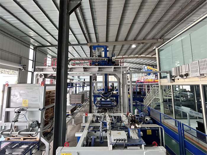 Dây chuyền sản xuất gạch PC giả đá cao cấp dòng ZN của QGM đã được đưa vào sản xuất thành công tại công ty vật liệu xây dựng xanh hàng đầu ở Tây Nam Trung Quốc.